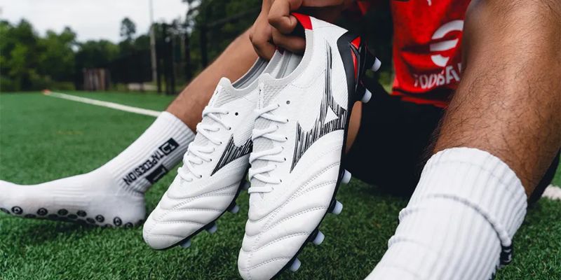Mizuno Morelia được làm từ da Kangaroo mang đến cảm giác mềm mại, ôm chân và cảm giác bóng cực mộc