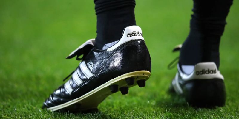 Adidas Copa Mundial là đôi giày bóng đá bán chạy nhất mọi thời đại